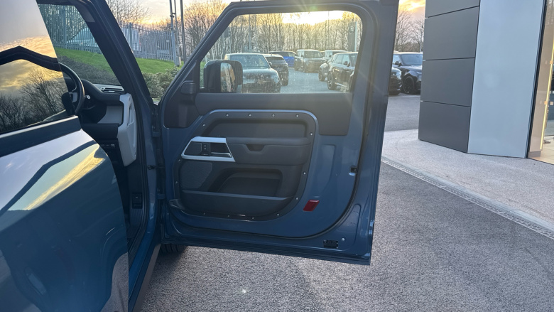 Land Rover Defender 3.0 D250 X-Dynamic SE 90 3dr Auto Diesel Estate